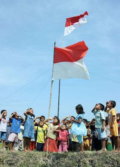 2007 anakbendera400 Fakta Unik Dibalik Warna Bendera Indonesia